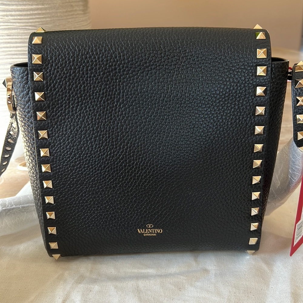 Valentino Garavani Rockstud Leather Shoulder Bag - Picture 6 of 10